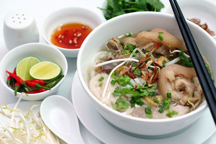 banh canh gio heo – pig’s leg thick noodle soup