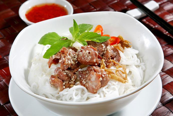 bun cha – vietnamese grilled meat vermicelli