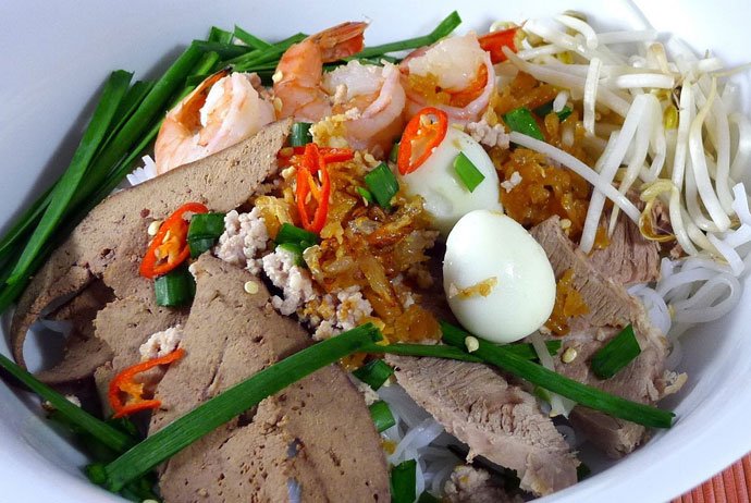 hu tieu go – striky noodle with seasoned and sauteed beef