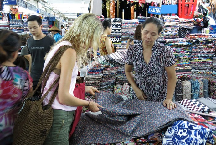 shopping in hanoi