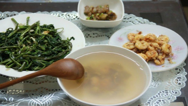 sour water spinach tamarind soup