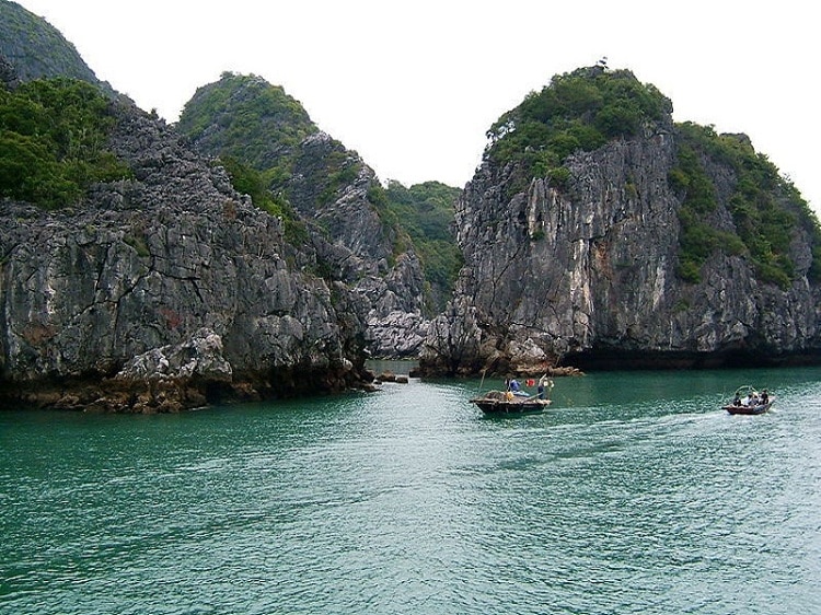 things to do in halong bay - chill out on beautiful beaches of lan ha island