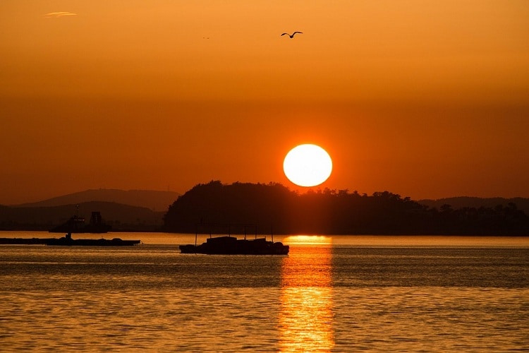 things to do in halong bay - sundowners on the deck