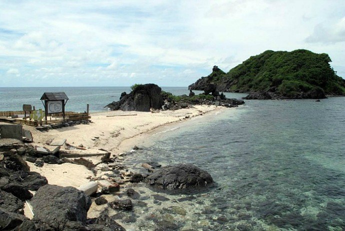 4 islands nearby Nha Trang that have clear water 