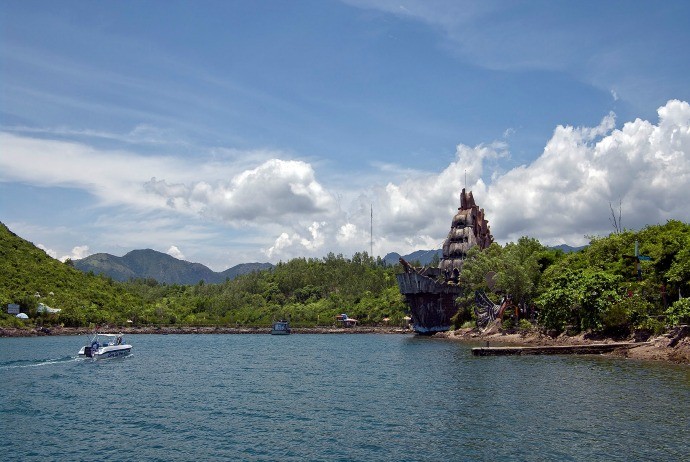 4 islands nearby Nha Trang that have clear water