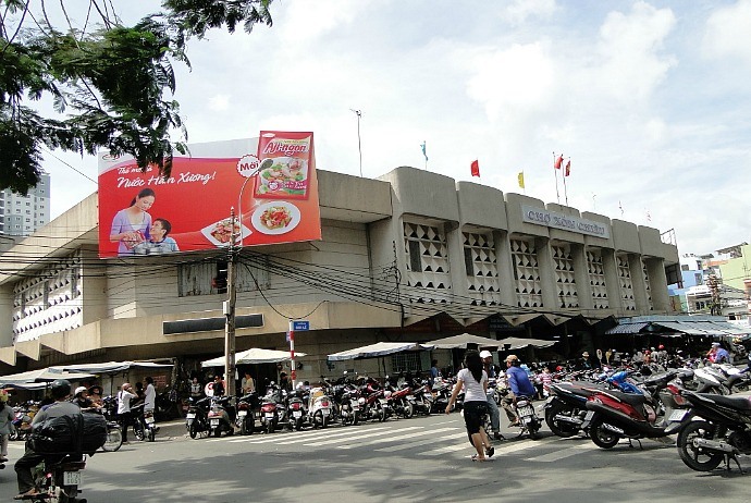 markets-in-saigon