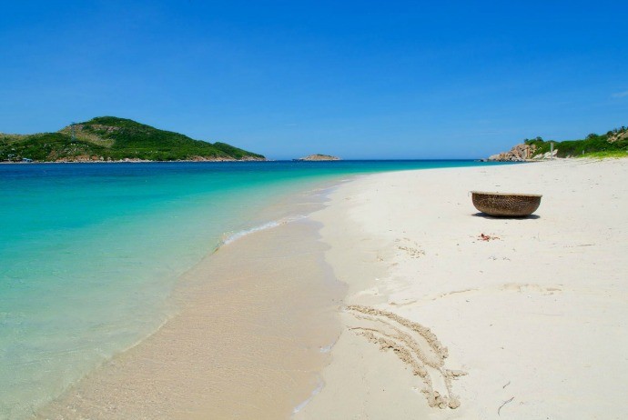 exotic-hong-van-beach