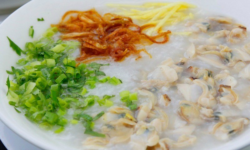 Vietnamese clam porridge