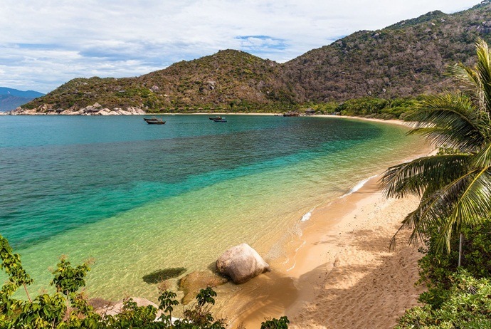 ninh van bay vietnam - photoasiaandbeyond