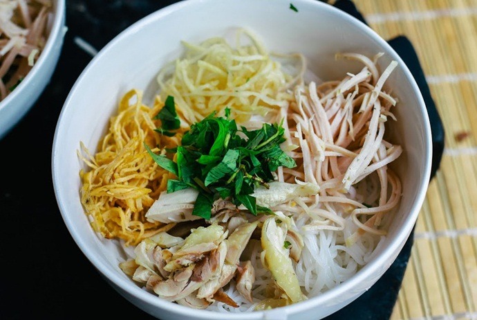 vietnamese combo vermicelli soup - bun thang 110b7 to hieu nghia tan