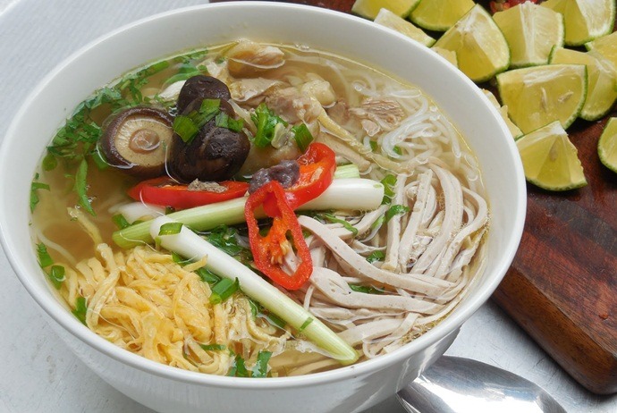 vietnamese combo vermicelli soup - bun thang ngoc tuyen