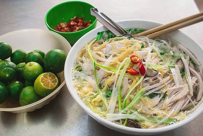 vietnamese combo vermicelli soup - bun thang quan duy