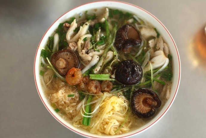 vietnamese combo vermicelli soup - bun thang tu lun