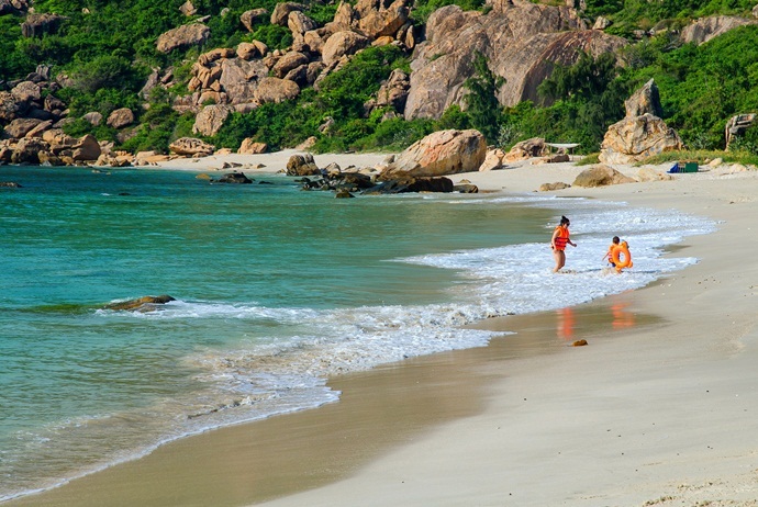 what are attractions in binh lap island - binh chau beach