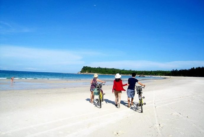 binh ba island - go to the beach