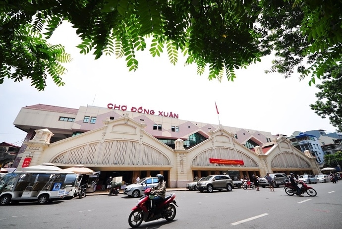 ha noi old quarter - dong xuan market