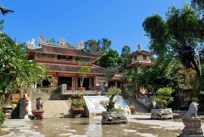 long son pagoda nha trang - vietnamtourism