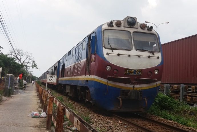 how to get to my khe beach - train