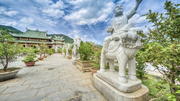 linh ung bai but pagoda danang