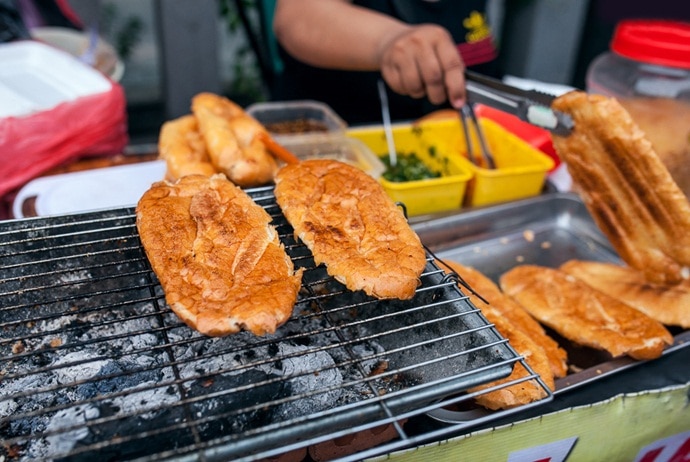 bread grilled with salt and chilli - banh mi muoi ot tuna’s