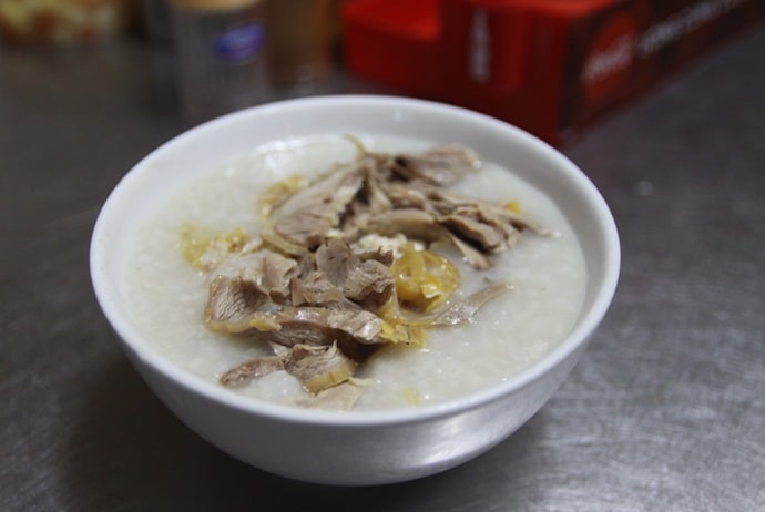 vietnamese chicken porridge - chao ga on tran nhan tong street