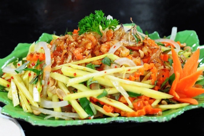 green mango salad - nom xoai hai san at mon ngon sai thanh restaurant