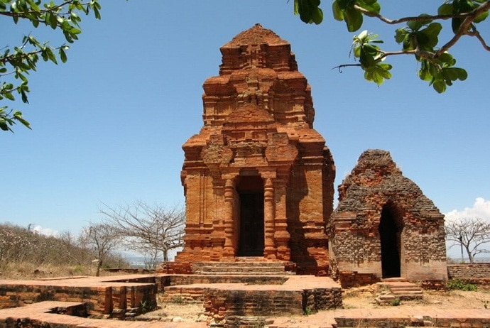 poshanu cham tower - architecture of poshanu cham tower