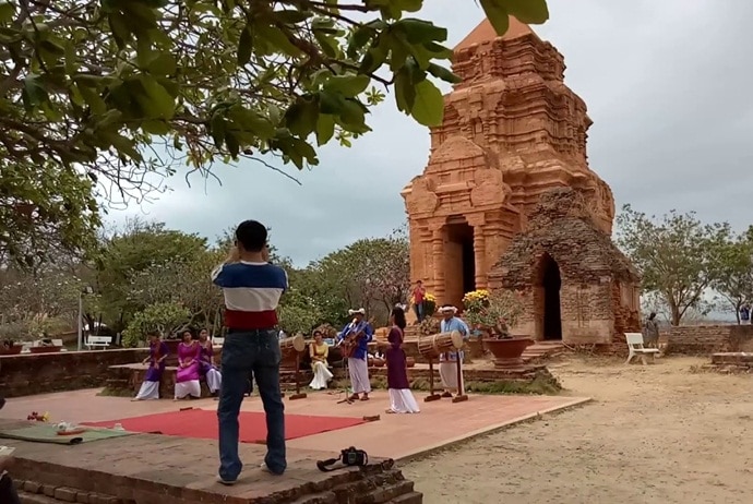 poshanu cham tower - festival in poshanu cham tower