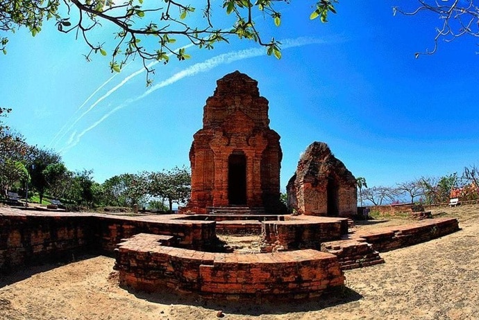 poshanu cham tower - history of poshanu cham tower