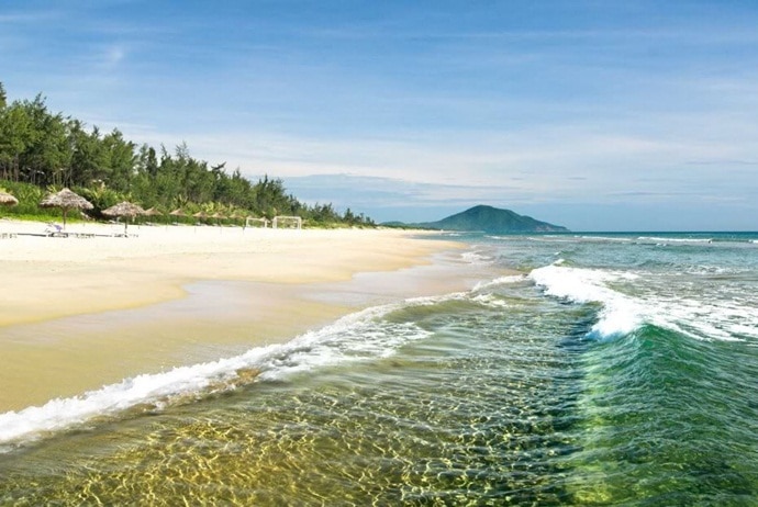 tra co beach - tra co beach in quang ninh