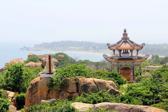 what are attractions inco thach beach - co thach pagoda