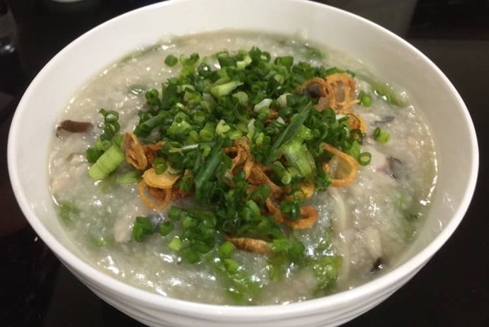 where to eat vietnamese fish porridge in Hanoi - chao ca bay ngoc on hoang ngoc phach street