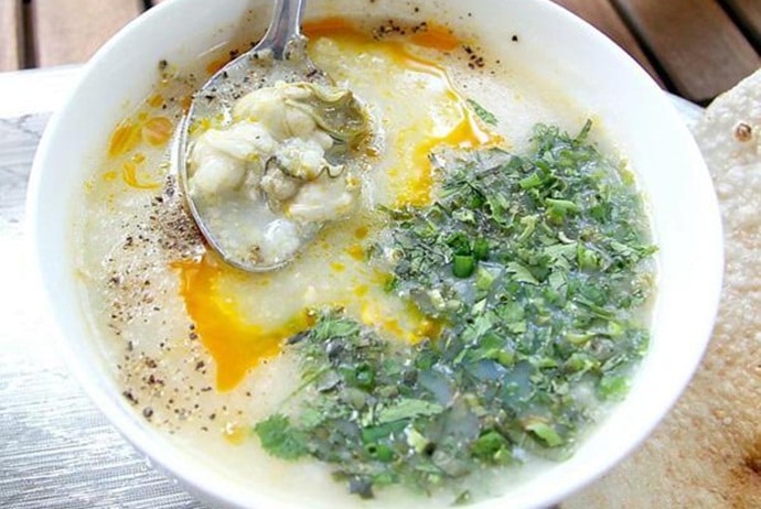 where to eat vietnamese oyster porridge in hanoi - hau quan on lac trung street