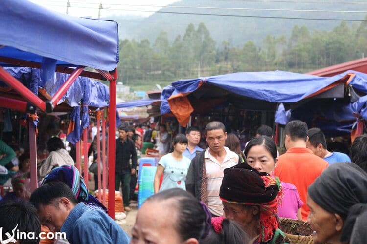 vietnam photos - dong van sunday market