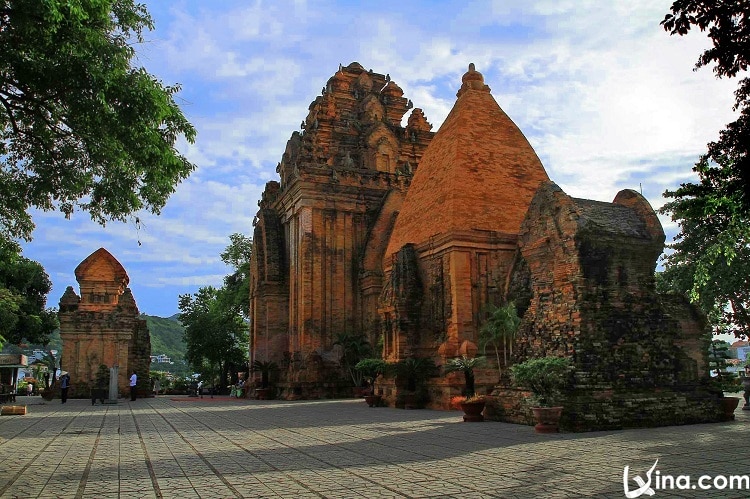 nha trang travel photos - poshanu cham towers