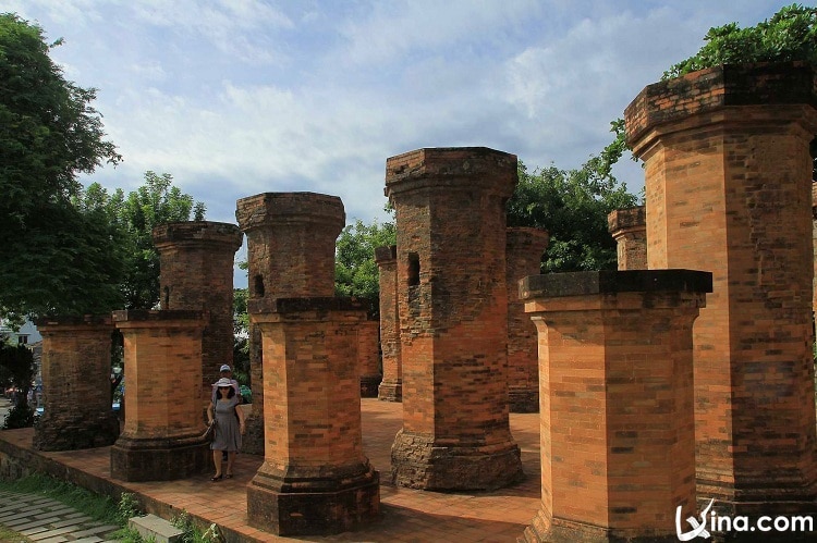 poshanu cham towers