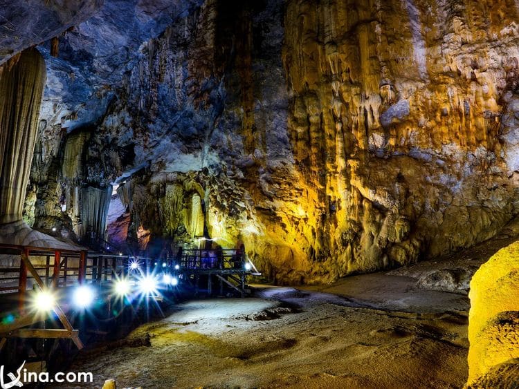 vietnam photos - paradise cave photos in spring