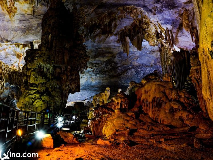 vietnam photos - paradise cave photos in spring