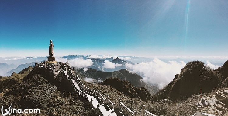 sapa in winter - avalokiteśvara bodhisattva statue