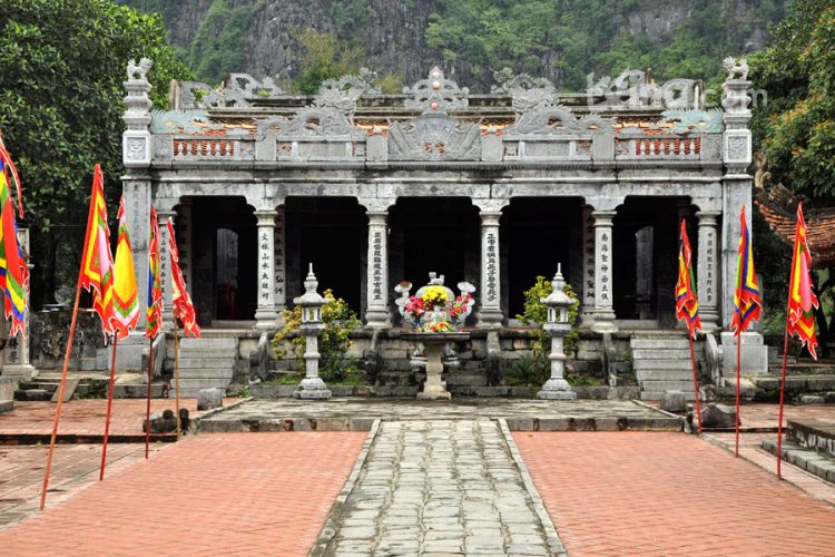 vietnam photos - thai vi temple