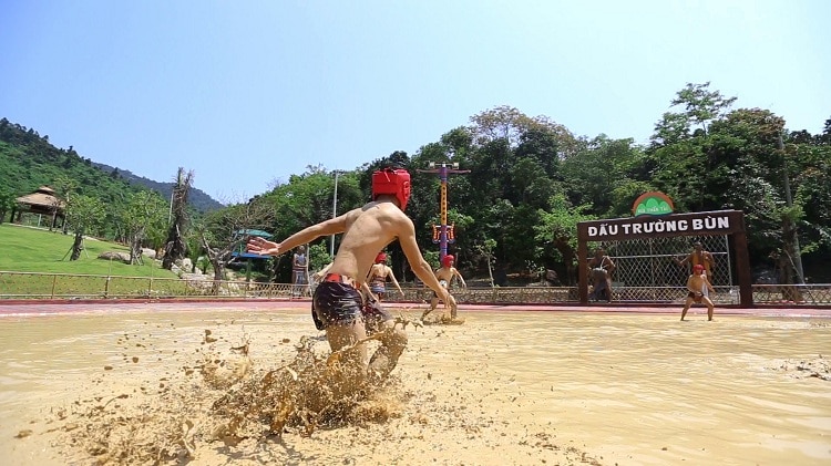 than tai hot springs park - mud arena 