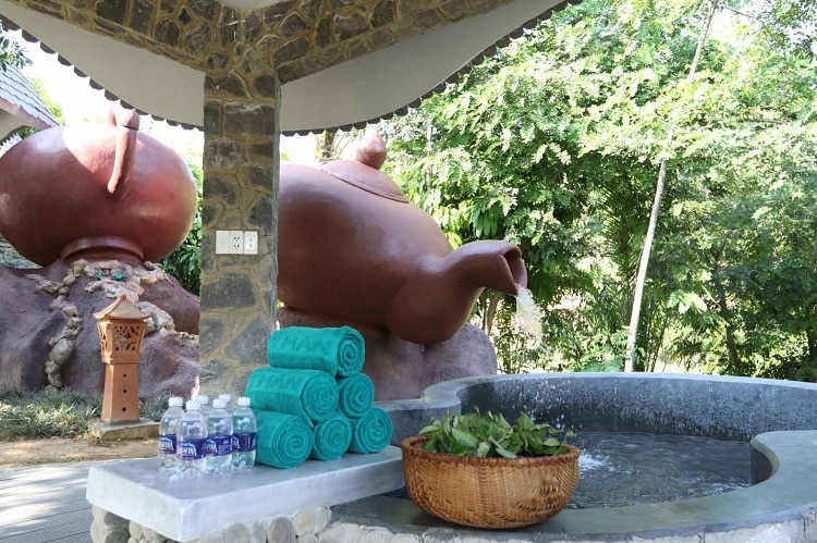 than tai hot springs park - green tea bath 