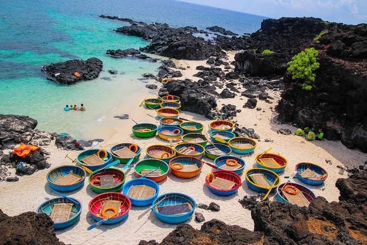 what are attractions in ly son vietnam photos - ly son island