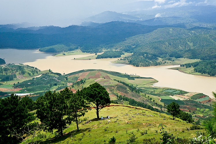 what are attractions vietnam photos - golden stream lake