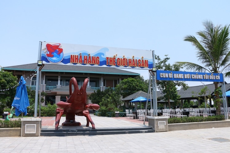 vietnam photos - seafood restaurants in hanoi