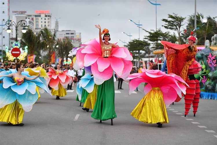 vietnam photos - halong carnival 