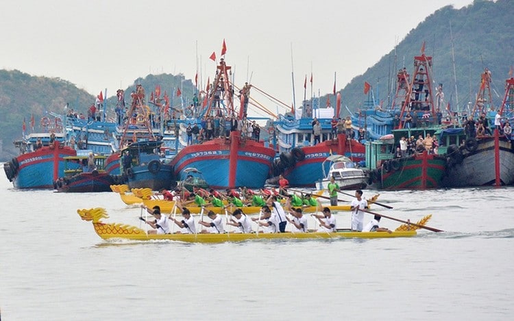 vietnam photos - dragon boat race festival 