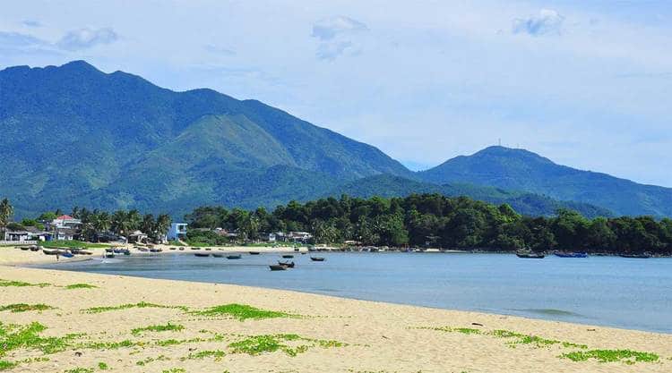 vietnam photos - xuan thieu beach 