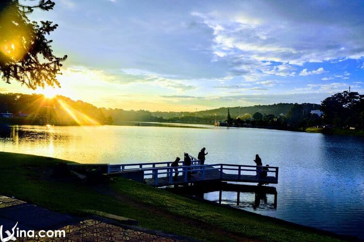 vietnam photos - xuan huong lake