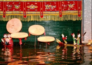 vietnam photos - golden dragon water puppet theatre